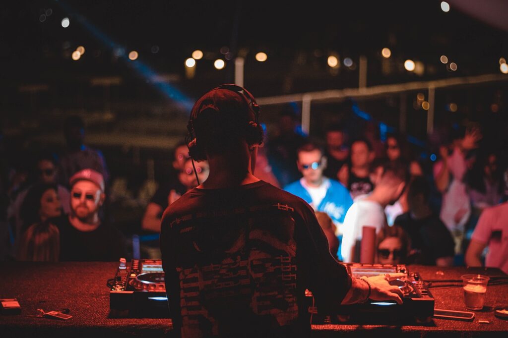 How to Choose Your Wedding DJ